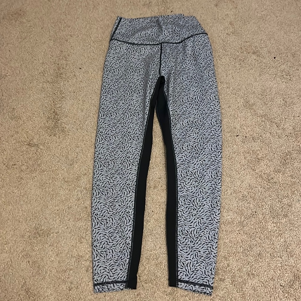 Allfenix Anthropologie Womens Power‎ Cheetah Stripe 7/8 Legging Blue/Grey Medium